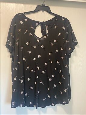 Torrid Black Pinwheels Blouse NWT